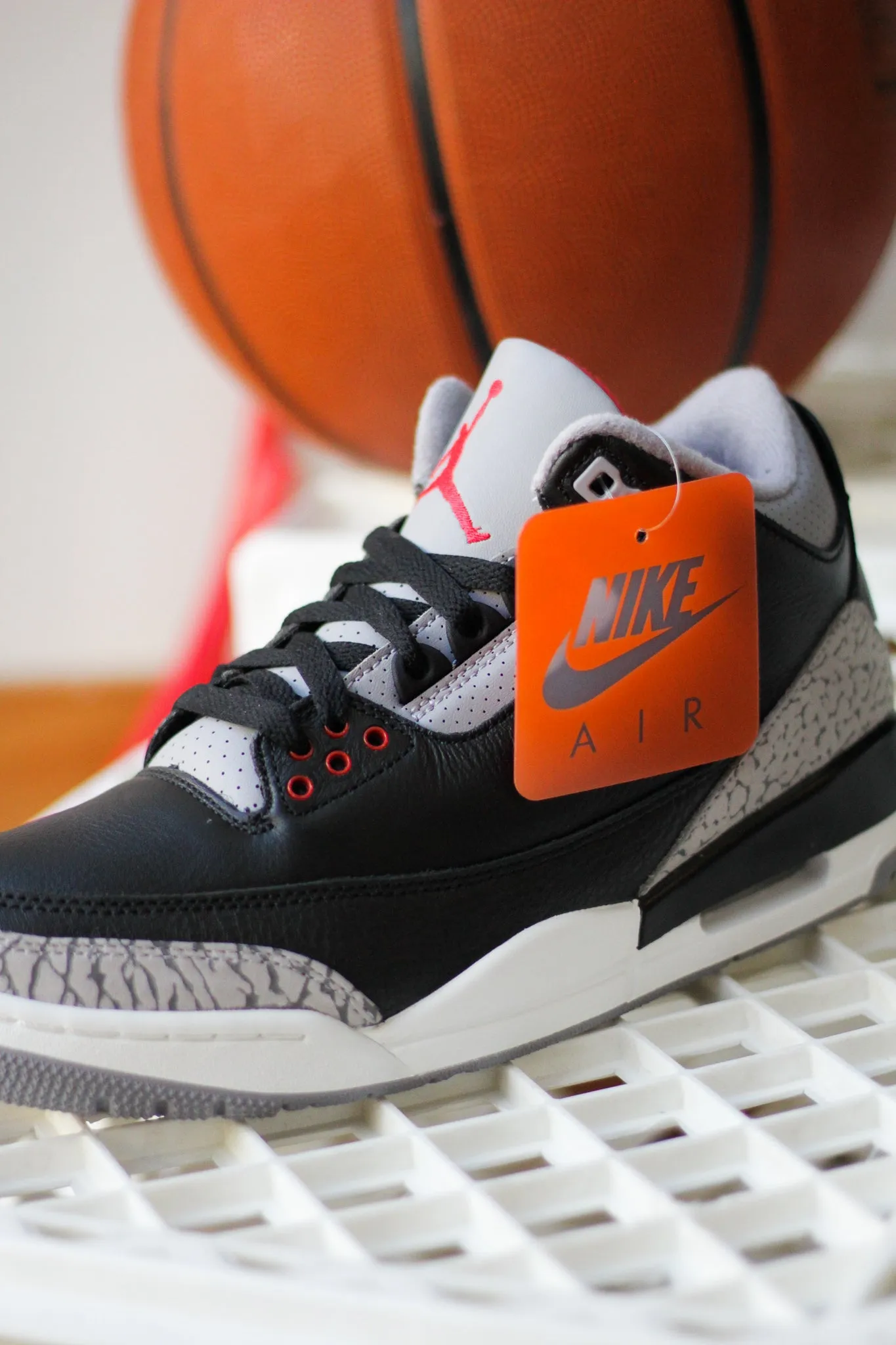 AIR JORDAN 3 RETRO "BLACK CEMENT"