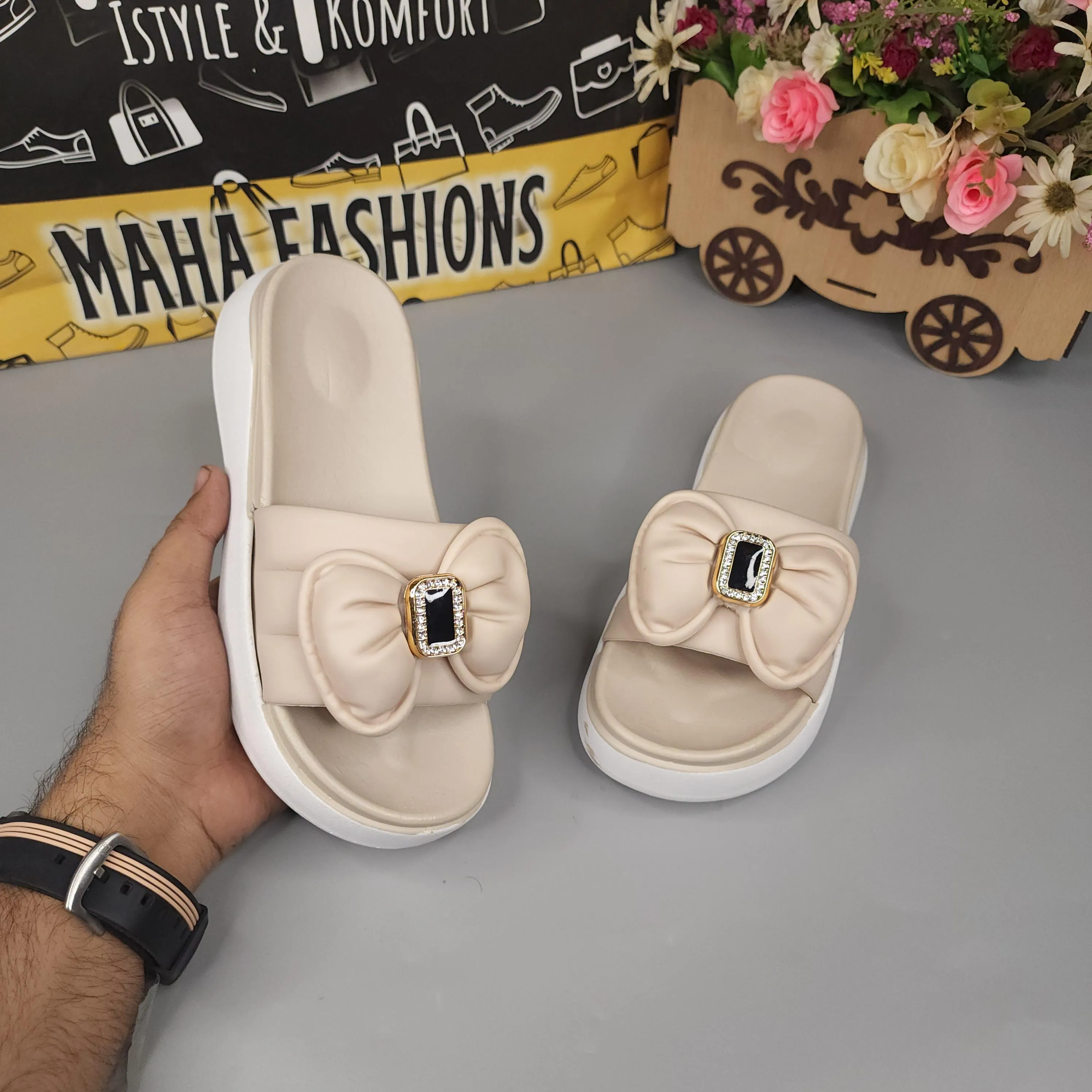 Beige Bow Buckle Slides