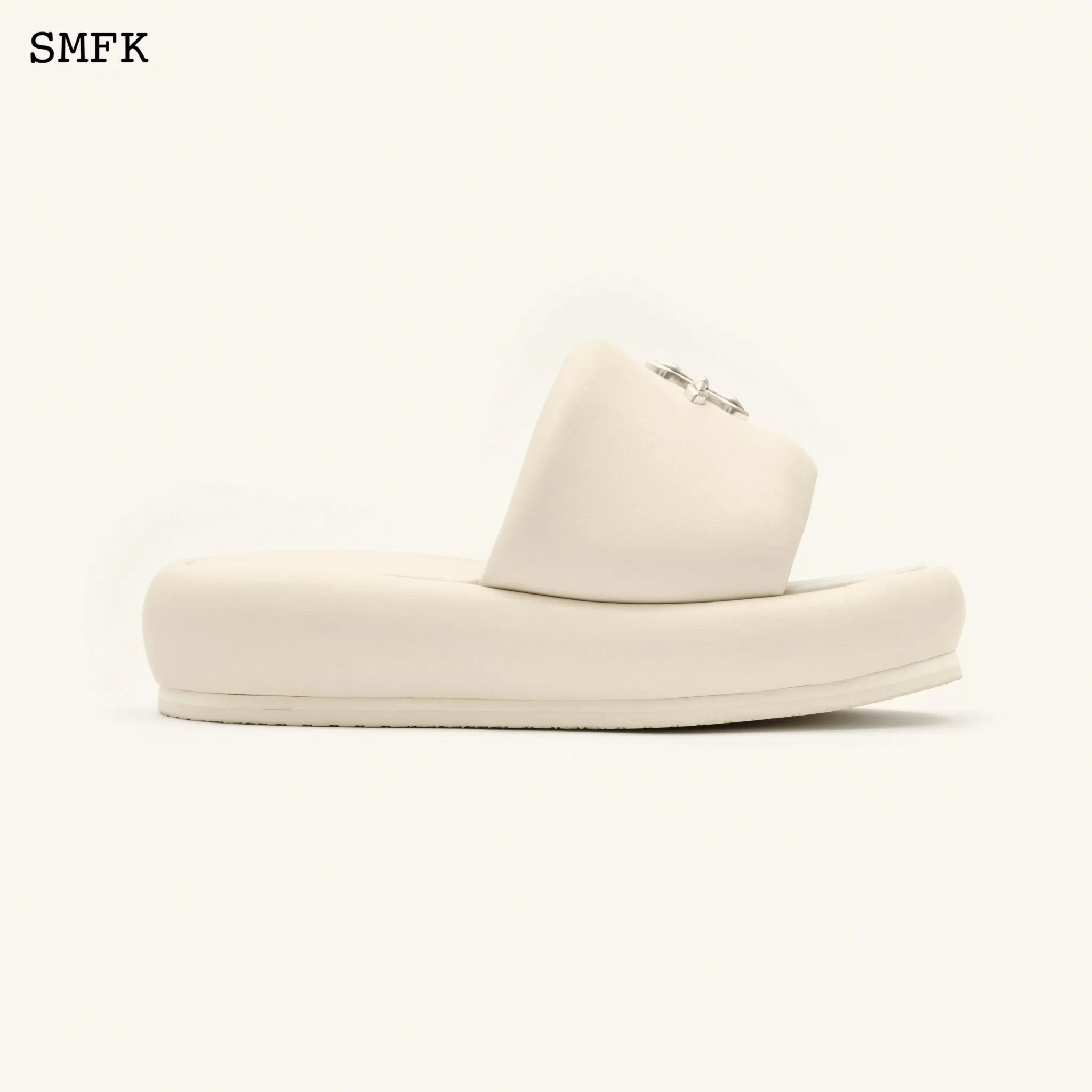 Compass Cross Classic White Slipper