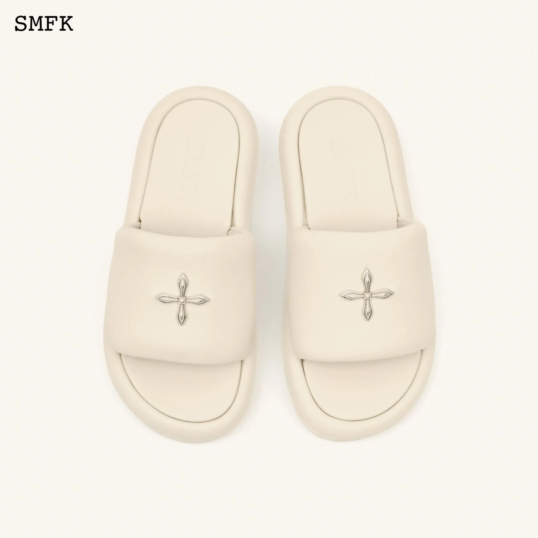 Compass Cross Classic White Slipper