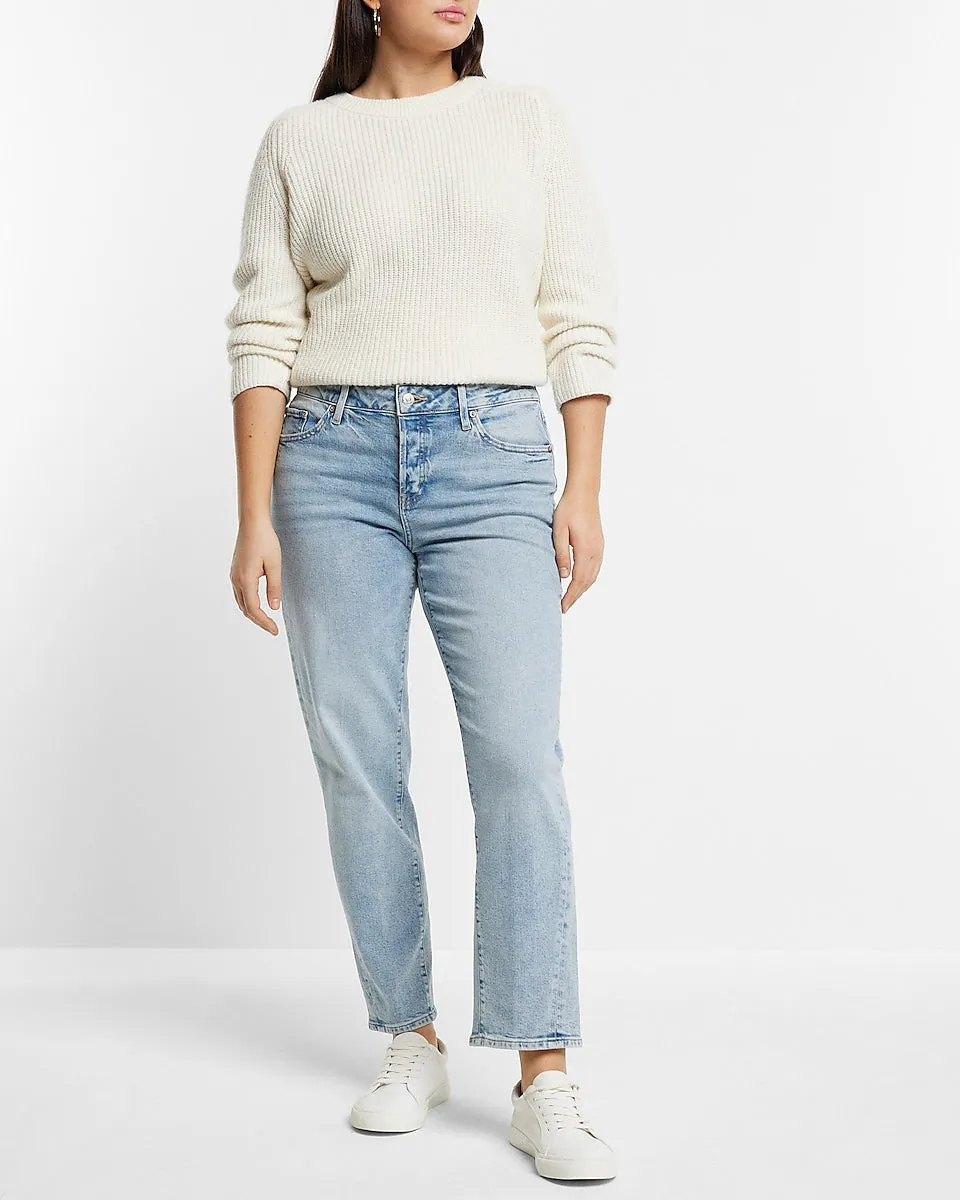 Mid Rise Light Wash Boyfriend Jeans in Light Wash