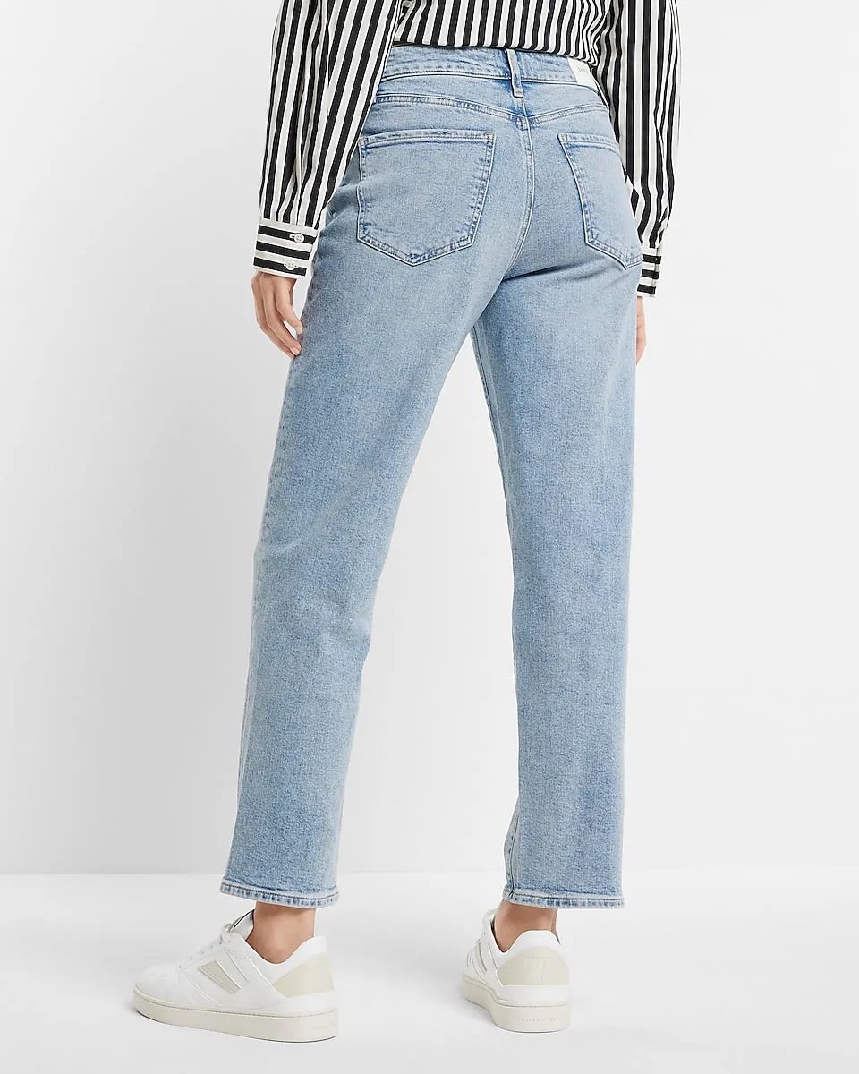 Mid Rise Light Wash Boyfriend Jeans in Light Wash