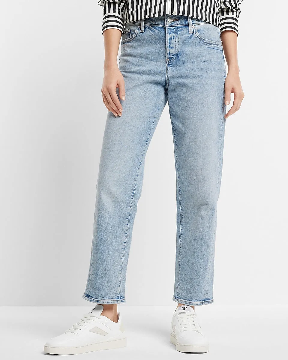 Mid Rise Light Wash Boyfriend Jeans in Light Wash