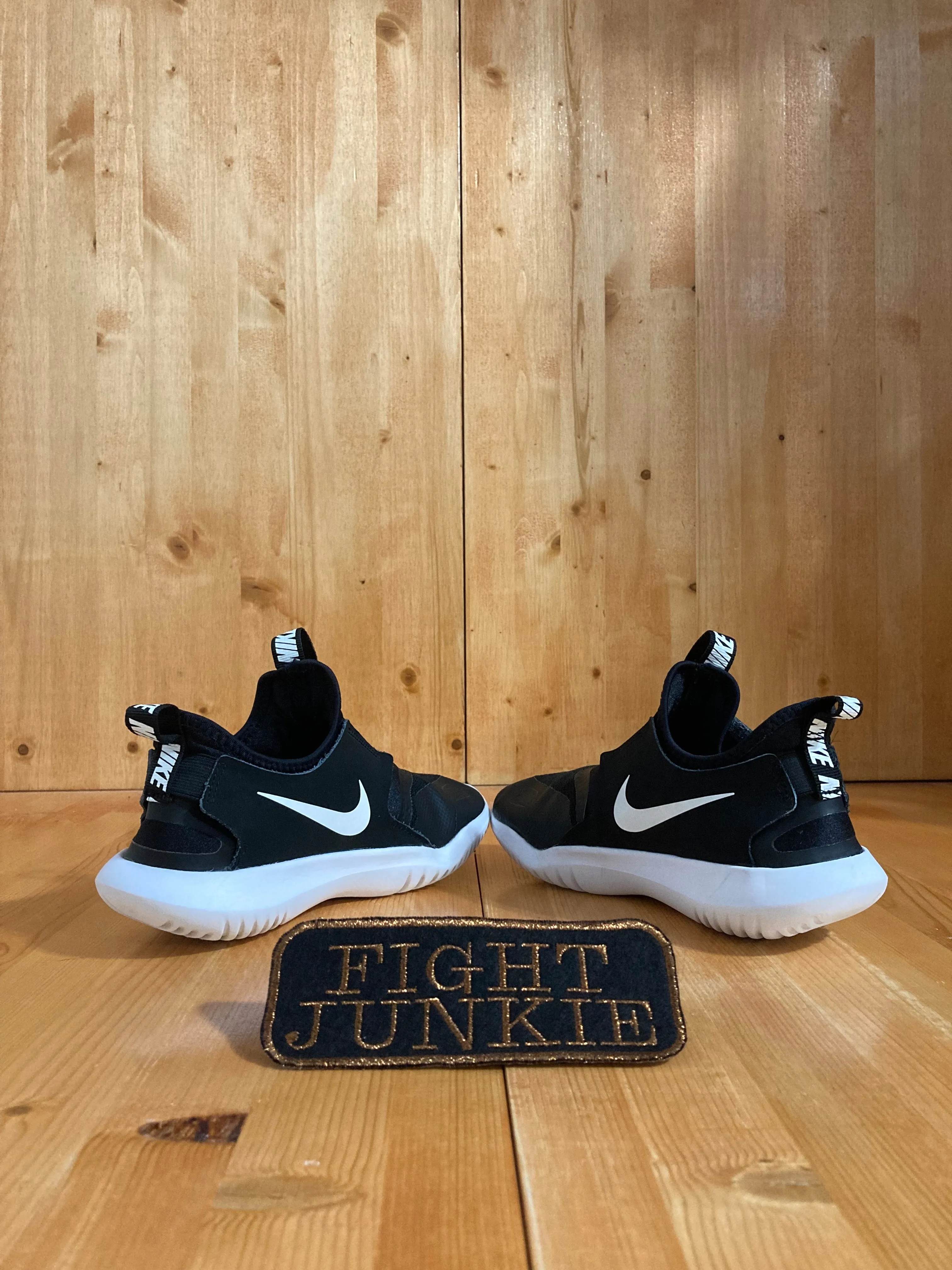 NIKE FLEXRUNNER Youth Size 4.5 Shoes Sneakers Black & White AT4662-001