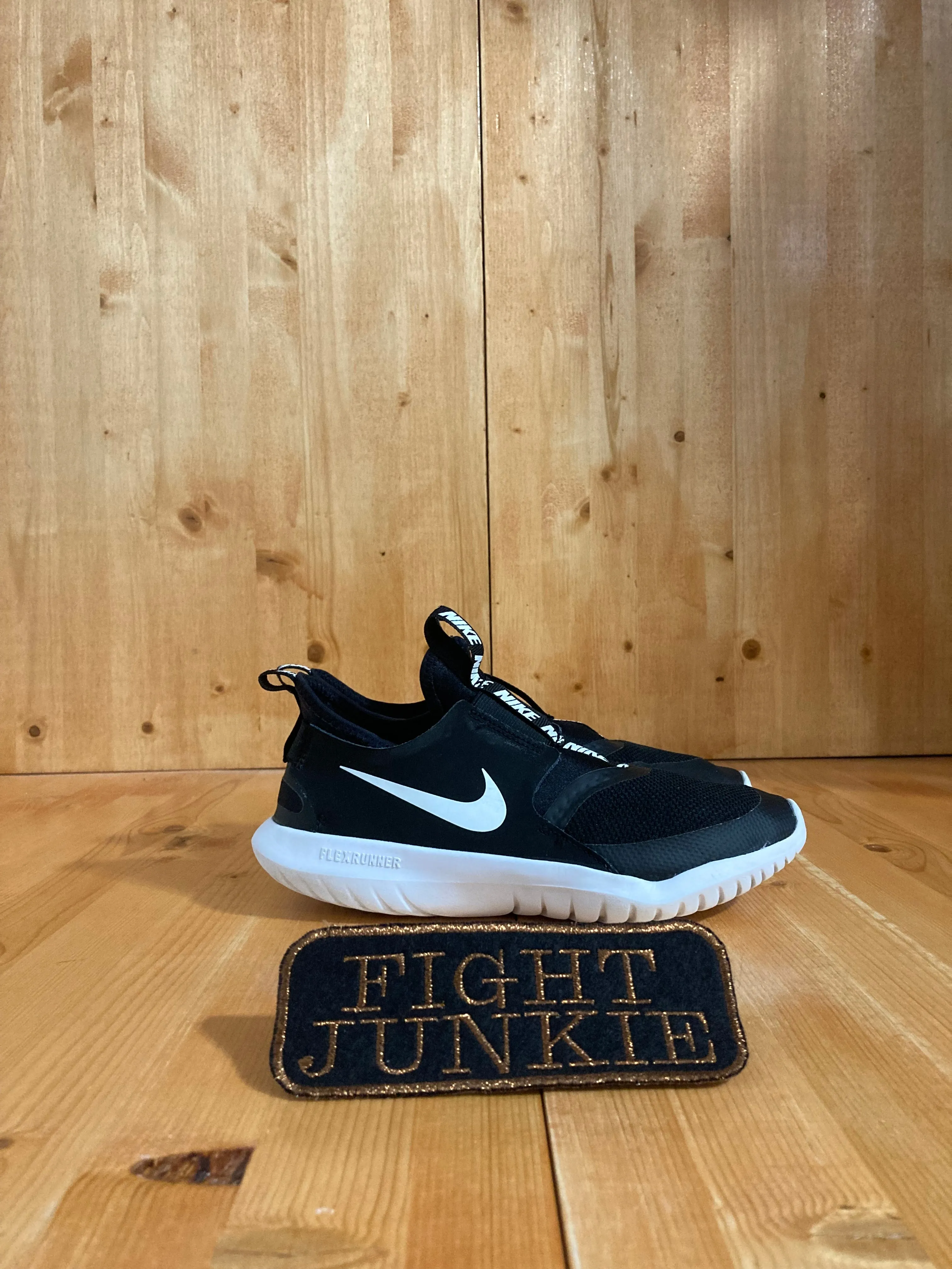 NIKE FLEXRUNNER Youth Size 4.5 Shoes Sneakers Black & White AT4662-001