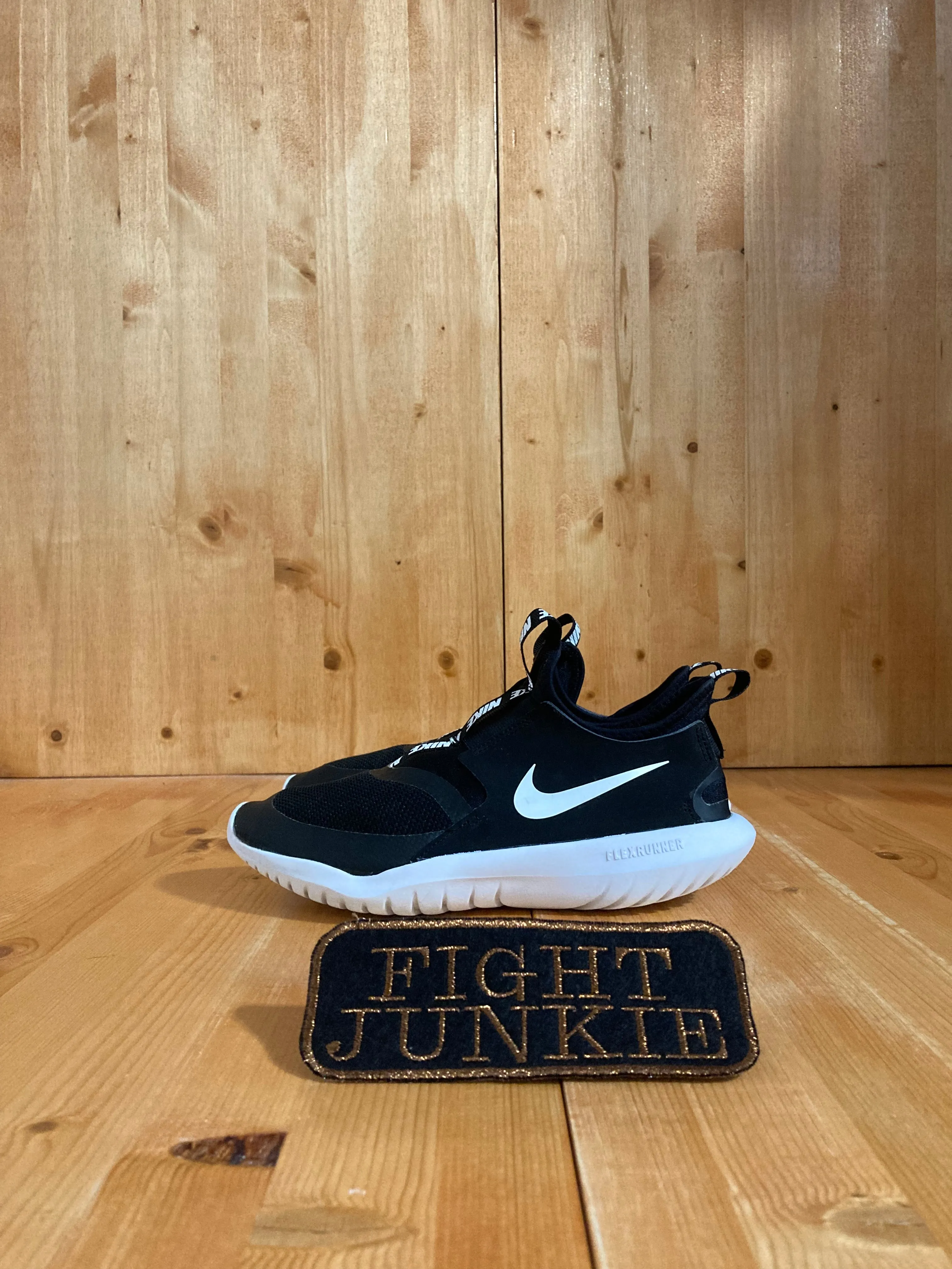 NIKE FLEXRUNNER Youth Size 4.5 Shoes Sneakers Black & White AT4662-001