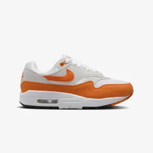 Nike | WMN'S AIR MAX 1  { NEUTRAL GREY/SAFETY ORANGE-WHITE-BLACK