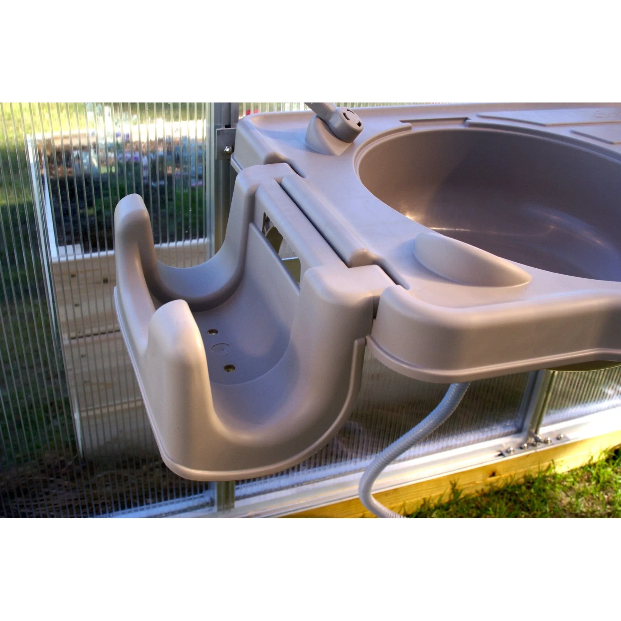 Riverstone | CleanIT Outdoor Sink for MONT Greenhouses