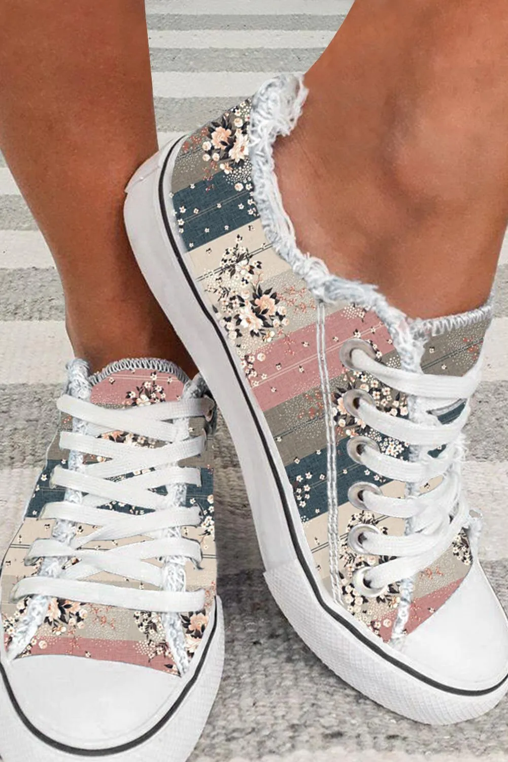 STITCHING FLORAL GRAPHIC DAILY CANVAS SHOES