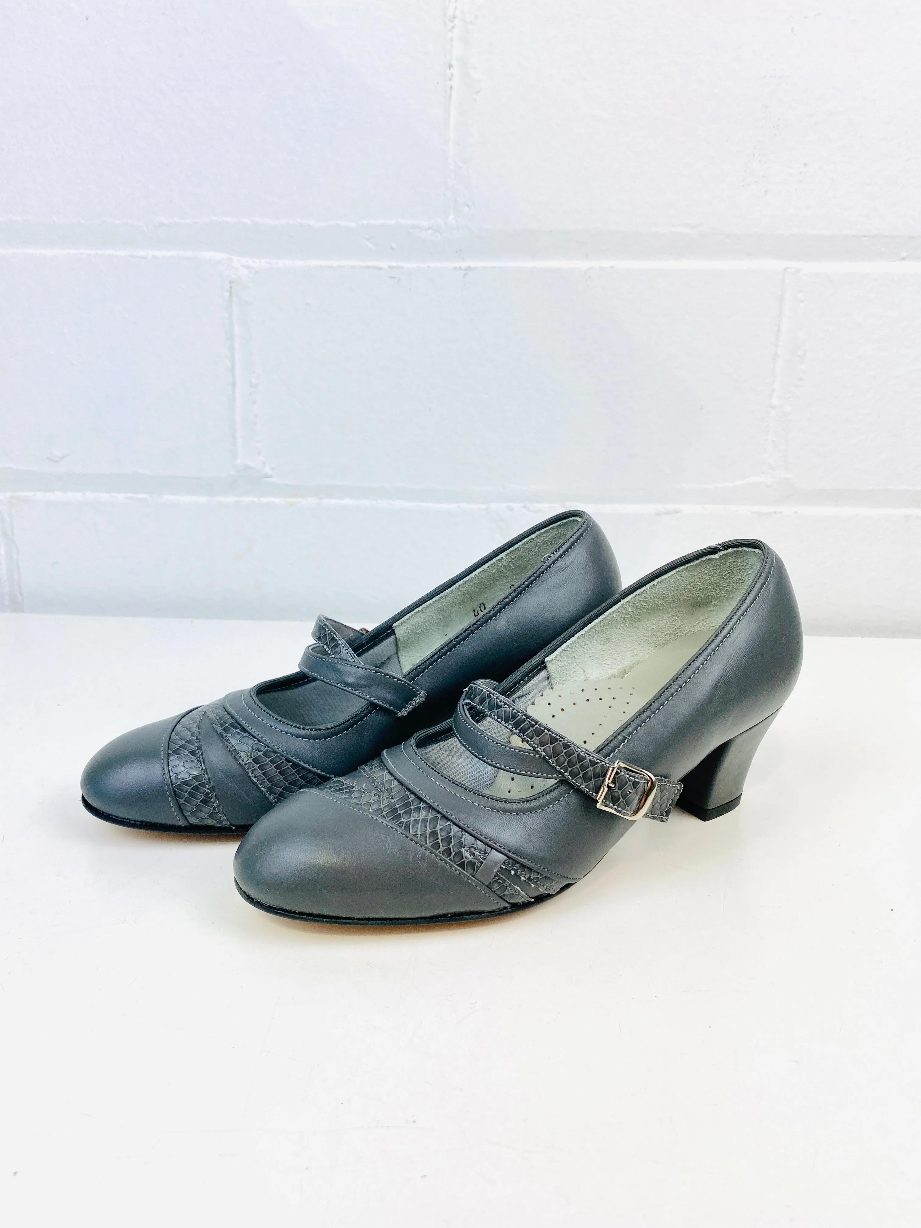 Vintage Deadstock Shoes, Women's 1980s Grey Leather Mid-Heel Pumps, NOS, 8485